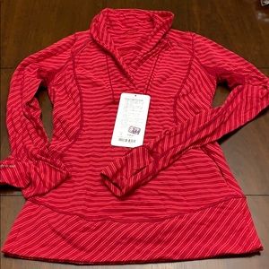 Women’s lululemon red size 4 pullover - like new!
